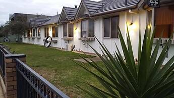 Tudor House Motel