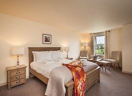 COMIS Hotel & Golf Resort