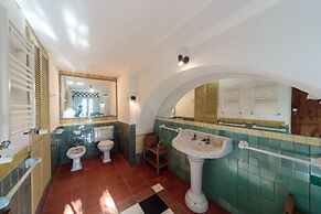 Shepinetree - Capela House