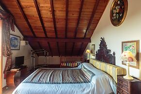 Shepinetree - Pinheira House