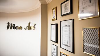 Mon Ami Villa