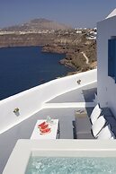 Akrotiri Cove
