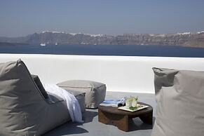 Akrotiri Cove