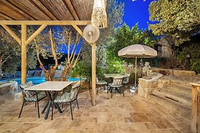 Kaya Guest House