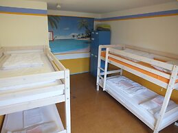 Max Hostel