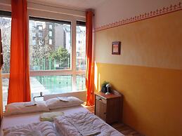 Max Hostel