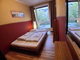 Max Hostel