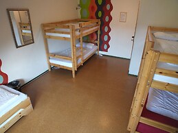 Max Hostel