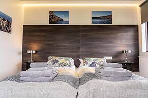 Black Beach Guesthouse