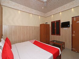OYO 13234 Hotel Mahak
