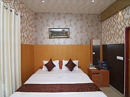 OYO 13234 Hotel Mahak