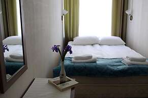 Mark hotel