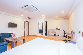 Hyphen Business Hotel