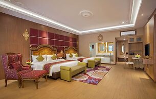 Ramada Suites by Wyndham Solo