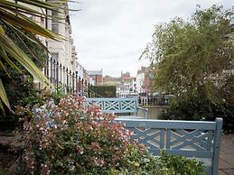 6 Abbey Terrace