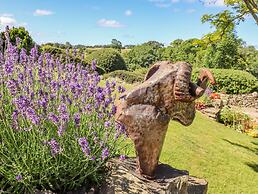 1 Bridge End & Garden