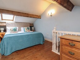 Canalside Cottage