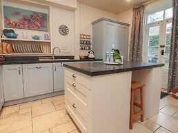 Canalside Cottage