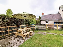 Cozy Cwtch Cottage