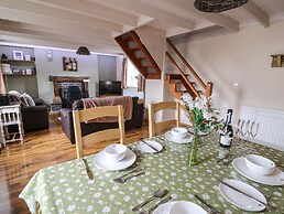 Cozy Cwtch Cottage