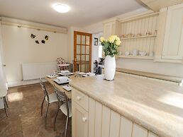 11 Glyn Garth Mews