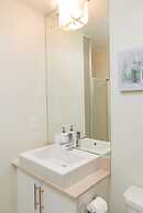 Sarkar Suites - Maple Leaf Square