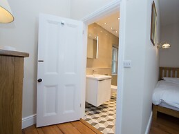 Queen Ann's Close