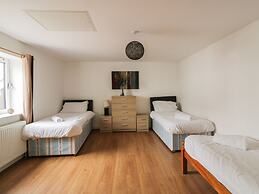 4 Bredon Court