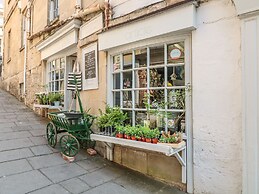 33 Crescent Gardens