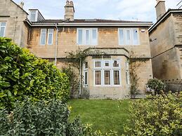 33 Crescent Gardens