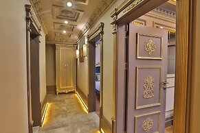 Real King Suite Hotel