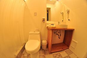 Nao Victoria Hostel