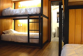 Nao Victoria Hostel