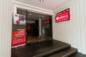 RedDoorz Premium near Greenbelt Makati