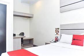 Reddoorz Plus near Makassar Town Square