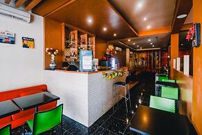 Reddoorz Plus near Makassar Town Square