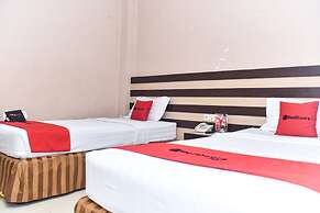 Reddoorz Plus near Makassar Town Square