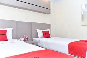 Reddoorz Plus near Makassar Town Square
