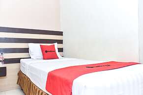 Reddoorz Plus near Makassar Town Square