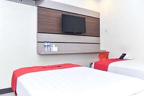 Reddoorz Plus near Makassar Town Square