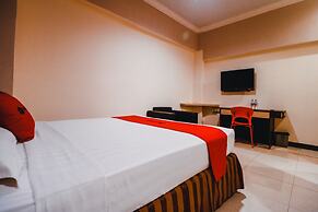 Reddoorz Plus near Makassar Town Square