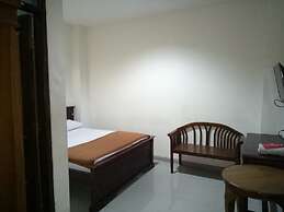 RedDoorz @ Raya Ngagel 2