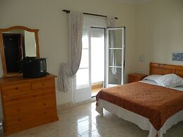 Hotel Rompeolas
