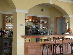 Hotel Rompeolas