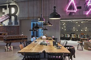 Moxy Frankfurt City Center
