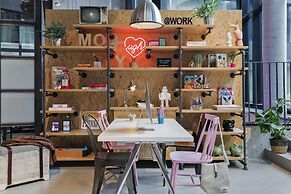 Moxy Frankfurt City Center