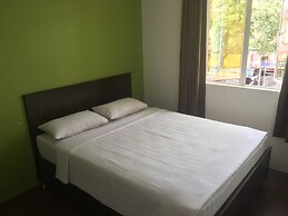 Red Tomato Hotel
