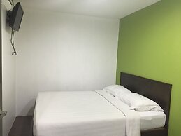 Red Tomato Hotel