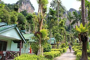 Chill Out Bar and Bungalows