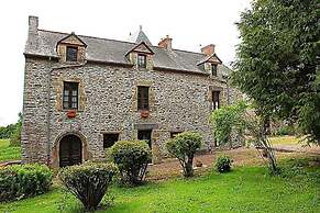 The Archeologist Home-Chateau Le Mur